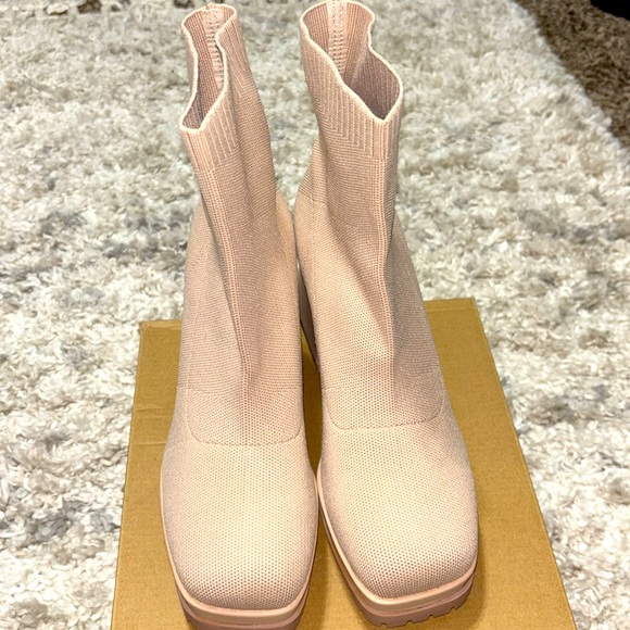 Sold NEW TANISH PINK CHUNKY SOCK BOOT - Picture 9 of 12